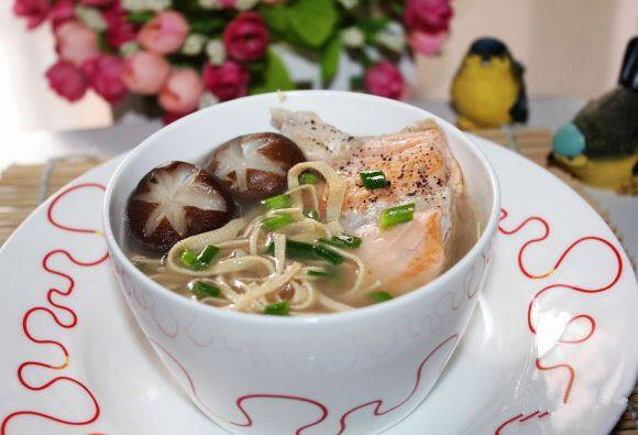 香菇三文鱼骨豆皮汤